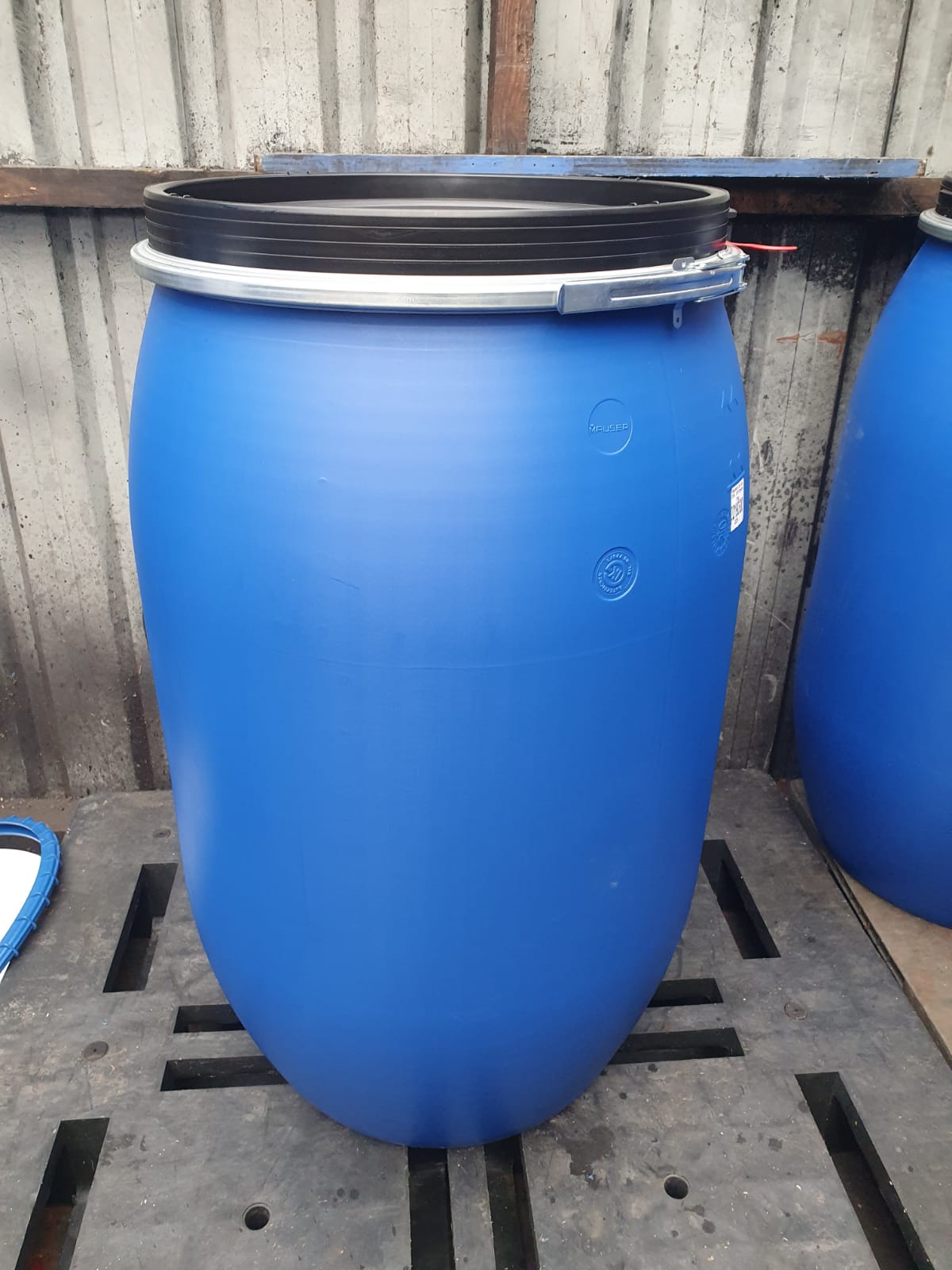 NEW 220L Screw+Clamp Lid