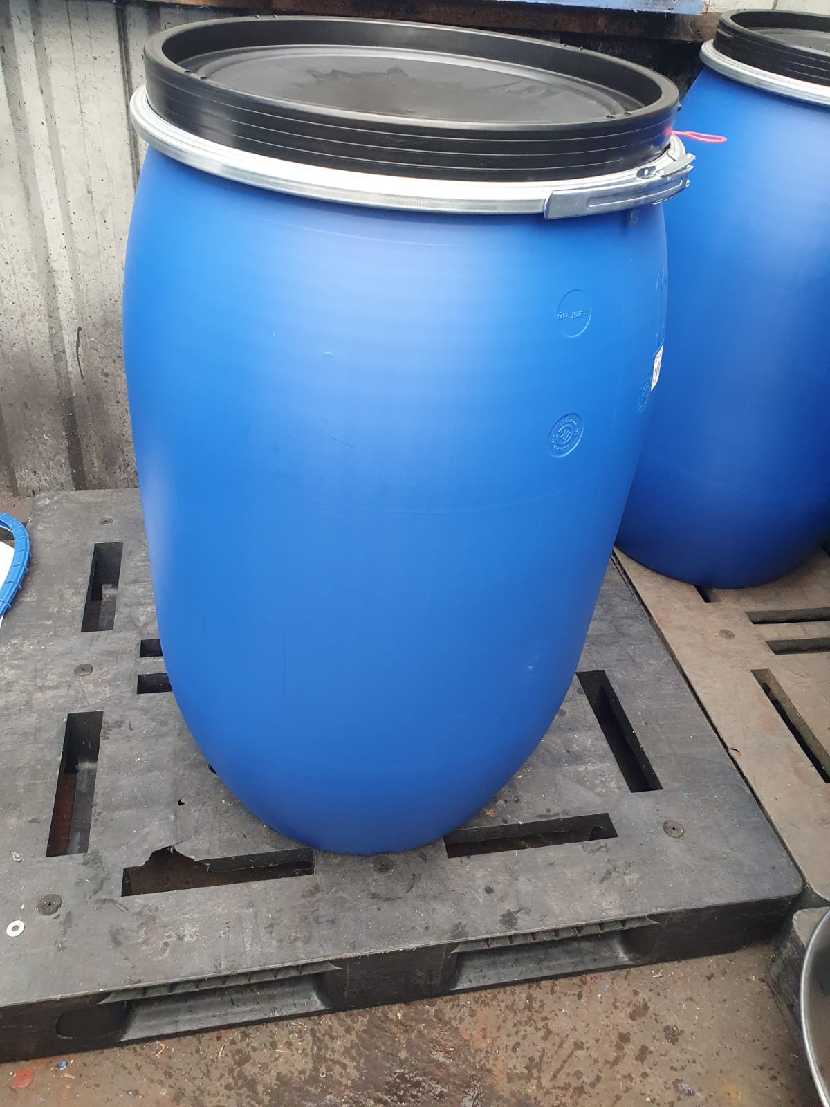 NEW 220L Screw+Clamp Lid