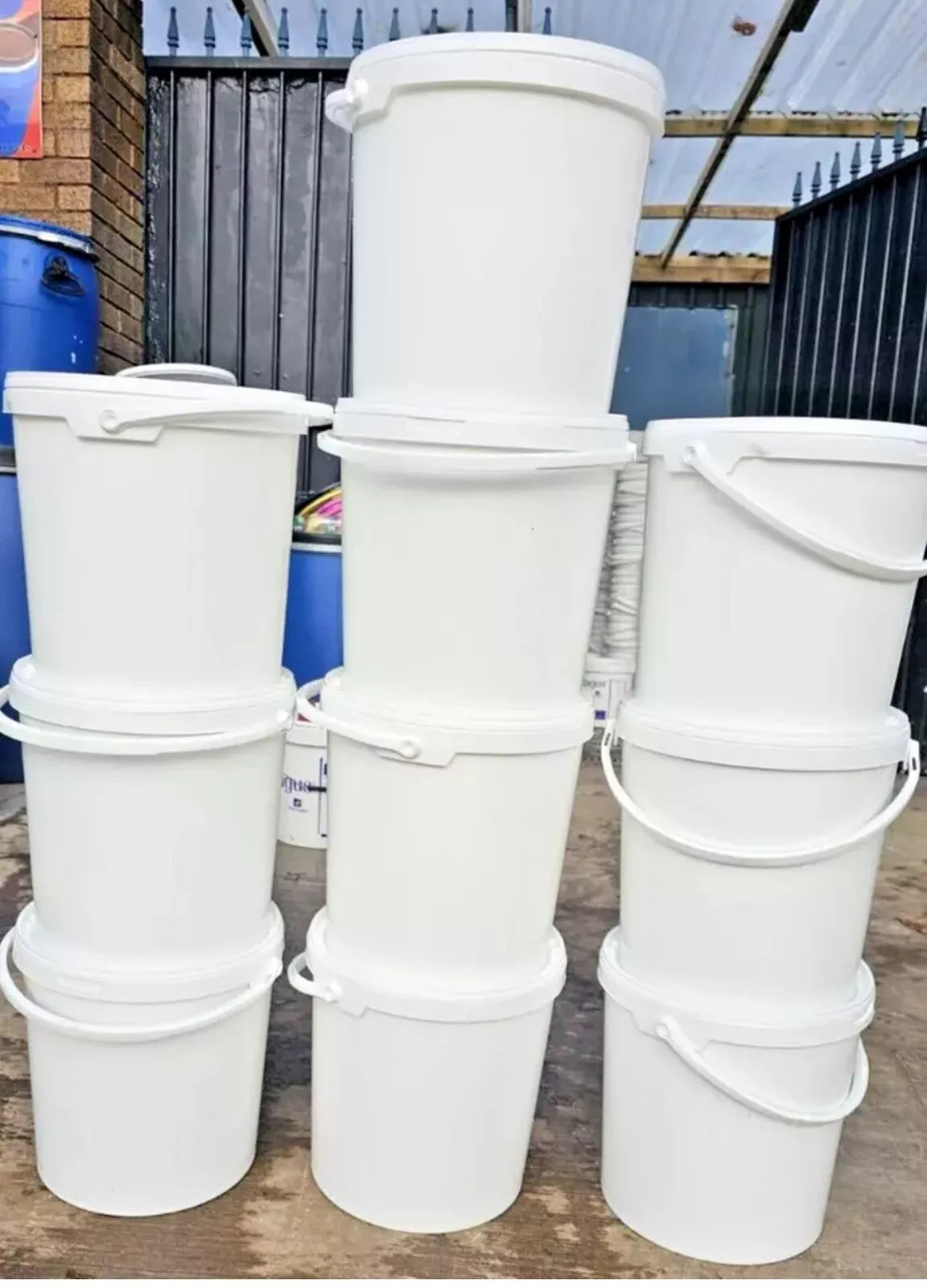 Plastic Buckets (Plain white 25KG)